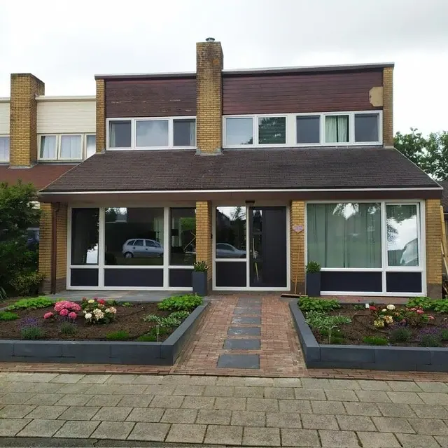 Nieuwe kozijnen en voordeur